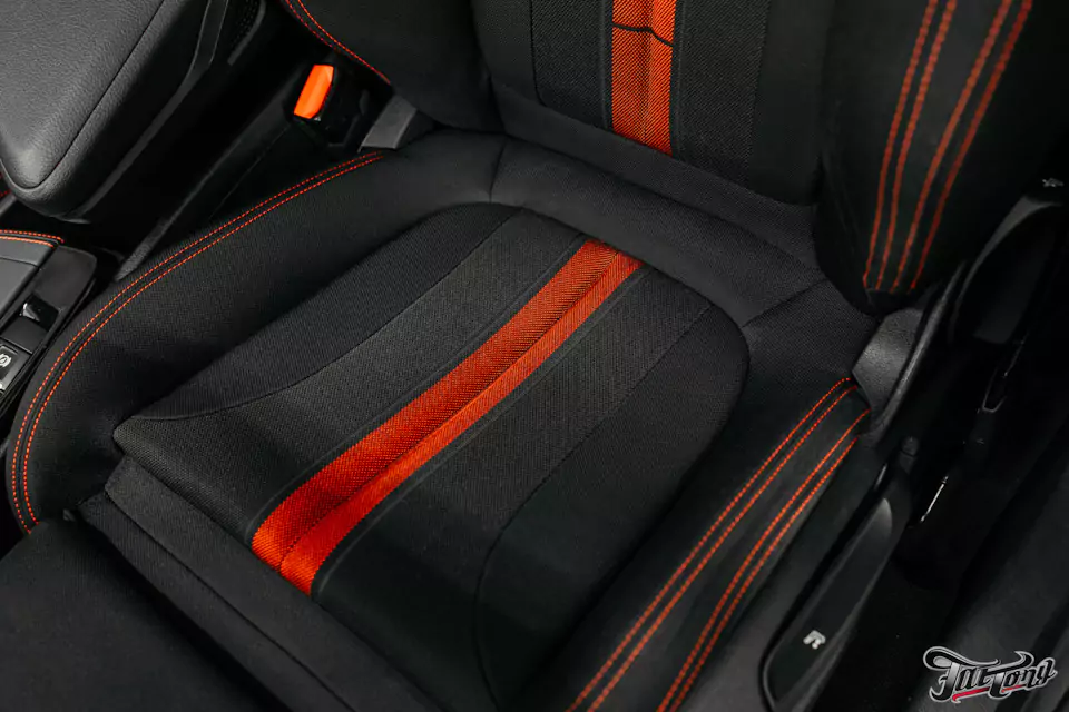 Химчистка салона BMW X1, мойка и консервация подкапотного пространства, полировка и защита фар